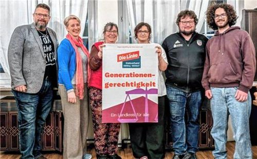 Der neue Kreisvorstand der Partei Die Linke: (von links) Christian Mauer, Julia Weisenberger, Monika Spanjaart, Nadja Beaibash, Alexander Schmid und Josef Hofer. Foto re