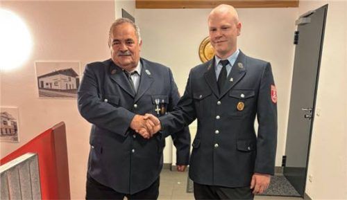 Der scheidende Vorsitzende Toni Schwindt (links) und der neue Vorsitzende Thomas Hupfauer.Foto  re