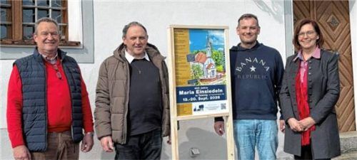 Der Vorsitzende des Fördervereins, Alfred Rosai, mit Pfarrer Franz Eisenmann, dem stellvertretenden Vorsitzenden Jürgen Heigl und Katharina Löw vom Pfarramt (von links). Foto Dalhoff