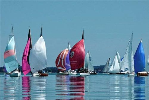 Die 47. Hafentrophy des Seebrucker Regatta-Vereins 2025 sorgte trotz schwieriger Windverhältnisse für hochklassigen Segelsport.Foto müller