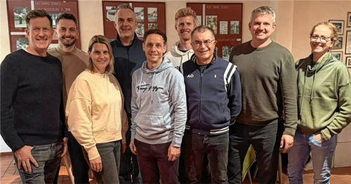 Die Abteilungsleitung mit dem jetzt neuen Vorsitzenden des Hauptvereins, Daniel Maurer, dem ehemaligen Abteilungsleiter: (von links) Tobias Wamser, Johannes Burger, Martina Rahm, Martin Rahm, Daniel Maurer, Christoph Burger, Wolfgang Schnaitter, der neue Abteilungsvorsitzende Christoph Klobeck und Katrin Heidlinger. Foto re
