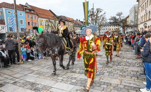Die an der Pferdewallfahrt teilnehmenden 345 zum Teil sehr prachtvoll geschmückten Rösser mit ihren Reiterinnen und Reitern sowie die historisch gewandeten Gruppen waren eine Augenweide. Fotos Effner