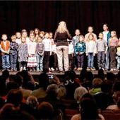 Kinderstimmen erobern die Bühne – und die Herzen der Zuhörer
