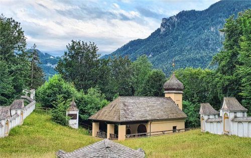 Die Biberhöhe mit der Kirche St. Magdalena gehört zu den Lieblingsorten der Brannenburger. Foto Stuffer-Chunphetch