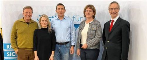 Die erfolgreichen Richter aus dem Landgerichtsbezirk Traunstein: (von links) Gisbert Teubner und Daniela Bachmayr vom Amtsgericht Rosenheim, Tobias Dallmayer, Richter am Bayerischen Obersten Landesgericht, sowie Monika Veiglhuber und Dr. Ralf Burkhard vom Landgericht Traunstein. Foto Justiz