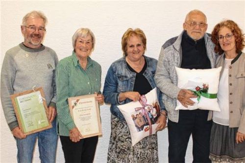 Die geehrten Mitglieder (von links) Josef Wieland, Gerdi Zaissl, Erika Huber, Alois Benkard mit Vorsitzender Uschi KrichbaumerFoto GBV GROSSKAROLINENFELD