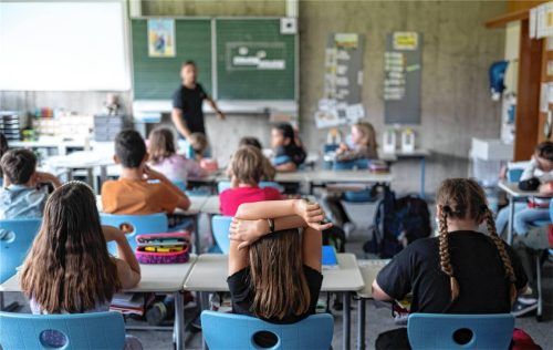 Die Gemeinde Feldkirchen-Westerham rechnet wegen unerwarteter Einbrüche bei der Gewerbesteuer im Haushalt 2026 mit einem Defizit von rund vier Millionen Euro. Das hat Auswirkungen auf geplante Großprojekte wie den Schulneubau (Symbolbild). Foto dpa