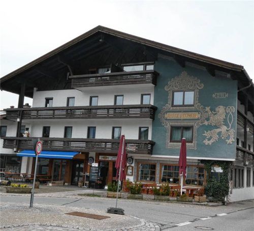 Die Gemeinderäte stimmten einem Antrag auf Nutzungsänderung einer im Hotel Löwen bestehenden Ladenfläche in einen Frühstücksraum zu. Foto Hauser