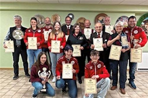 Die Gewinner der einzelnen Klassen versammelten sich zum Gruppenbild. Foto re