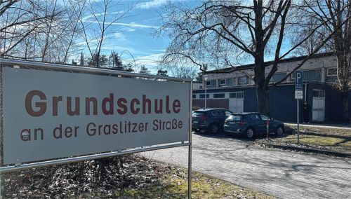 Die Graslitzer Grundschule in Waldkraiburg braucht mehr Platz für Klassenzimmer und die Ganztagsbetreuung. Foto Lohmann