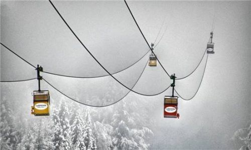 Die Kampenwandseilbahn brachte gestern ab 14.30 Uhr nur noch Wanderer vom Berg ins Tal. Nach oben durfte keiner mehr, da die Bahn über das Notstromaggregat betrieben wurde. Foto Reiter