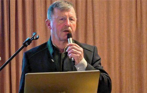 „Die Milchmenge ist unser Problem“: Alfred Utz, Vorsitzender der MeG Wasserburg-Ebersberg, eröffnete die Versammlung. Fotos Burlefinger