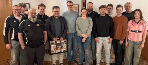 Die neu gewählte Vorstandschaft der Judoabteilung des TuS Töging (von links): Christian Snoppek, Manuel Franzl, Michael Sklorz, Hansi Neuberger, Stefan Franzl, Andreas Bichlmaier, Melissa Imhoff, Manuel Künzig, Tim Seidl, Vinzenz und Benedikt Schächner, Werner Noske und Isabelle Schächner.
