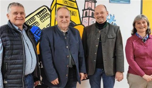 Die neue Vorstandschaft: (von links) Beisitzer Reinhard Retzer, Vorsitzender Alfred Lantenhammer, stellvertretender Vorsitzender Christian Bachmann und Schriftführerin und Rektorin Pia Gierden.Foto Jaensch