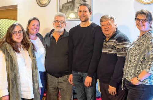 Die neue Vorstandschaft: (von links) Constance Naguschewski (Kasse), Nathalie Ramerseder (Schriftführung), Peter Buchholz (Beisitzer), Christian Linnemann (stellvertretender Vorsitzender), Klaus Wasylaszcuk (Beisitzer) und Vorsitzende Angela Förster.Foto Gerstner