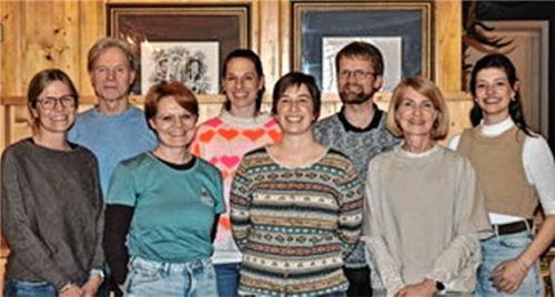 Die neue Vorstandschaft: (von links) die Beisitzer Andrea Göschl und Martin Ostermaier, Kassierin Katrin Reuß, die neue Vorsitzende Rebecca Krebs, die Zweite Vorsitzende Sabrina Wimmer, die Kassenprüfer Franz Wieser und Andrea Haslberger sowie Schriftführerin Johanna Haslberger. Foto  re