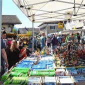 Sonntägliches Flanieren bei strahlendem Sonnenschein