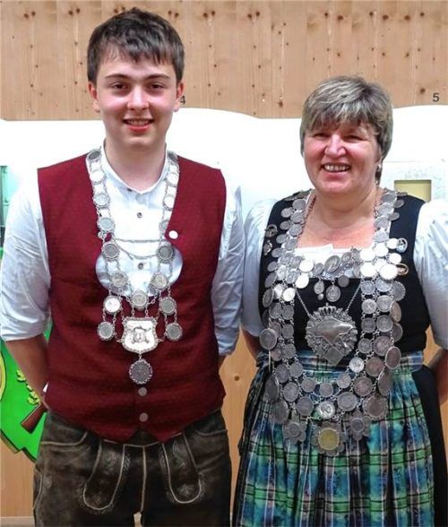 Die neuen Könige der Rimbachquelle-Schützen: (von links) Andreas Otter und Angela Schwarzenböck. Foto re