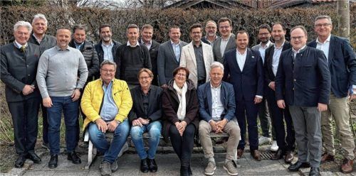Die parteifreien Bürgermeister und Kreisräte aus der Region nach der gemeinsamen Wahlanalyse in Stephanskirchen.Foto re