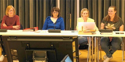 Die Protagonistinnen des „runden Tisches“: (von links) Dritte Bürgermeisterin Anna Wallner, Seniorenbeauftragte der Marktgemeinde Anneliese Weißbrich sowie Daniela Zelz und Susanne Möckel (beide Rathaus) Foto Baumann