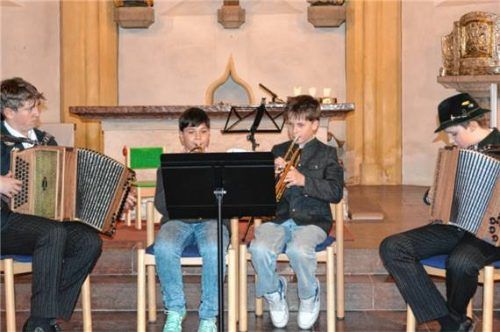 Die „Stoabruchmusi“ mit Kilian Mader, Lorenz Starflinger, Tim Rüdiger und Sebastian Schwaiger (von links).Foto Eder