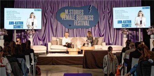 Die von WEKO und Roomio gestaltete Hauptbühne des Female Business Festivals M.STORIES. Foto Gesa Niessen
