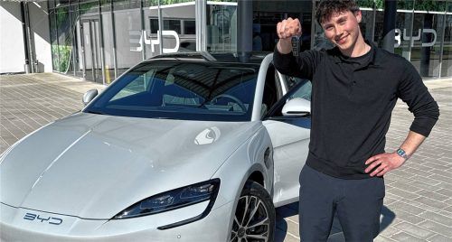 Dorian Hark ist für den Vertrieb und Service der Marke BYD in Mühldorf zuständig. Foto Peggy Fritzsche