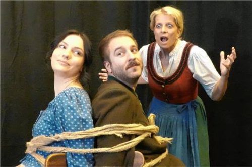 Dramatische Verwicklungen: (von links) Veronika Egger, Jonas Grießl und Angelika Trautmann. Foto Schrei