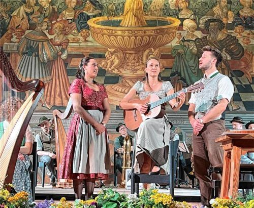 Ein brillanter Dreigesang mit den Geschwistern Moosrainer mit Magdalena, Ronja und Simon Moosrainer. Foto Janeczka