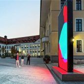 Kunst-Odyssee am digitalen Monolithen