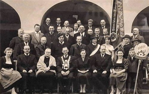 Ein Foto der Frohsinn-Schützen von der Fahnenweihe am 29. Juni 1958.Fotos  Frohsinn Altmühldorf
