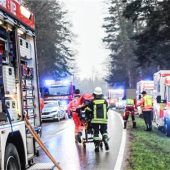 Drei Schwerverletzte nach Frontalzusammenstoß