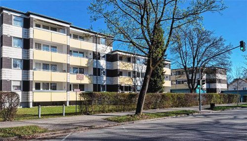 Ein Investor plant, die Gebäude in der Graslitzer Straße 60 bis 72 zu sanieren. Den Bewohnern hat er die Wohnungen gekündigt.Foto Weinfurtner