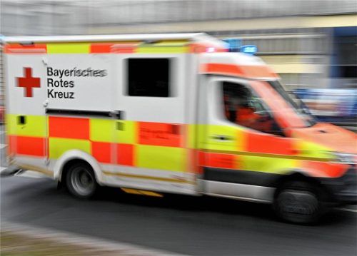 Ein Rettungswagen des BRK im Einsatz. Besteht ein Verdacht auf Schlaganfall, muss es schnell gehen. (Symbolbild) Foto dpa