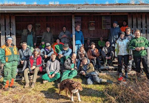 Ein starkes Team: Der Bund Naturschutz bei der Ausholzaktion in der BN-Kiesgrube 2025. Foto A. Zahn
