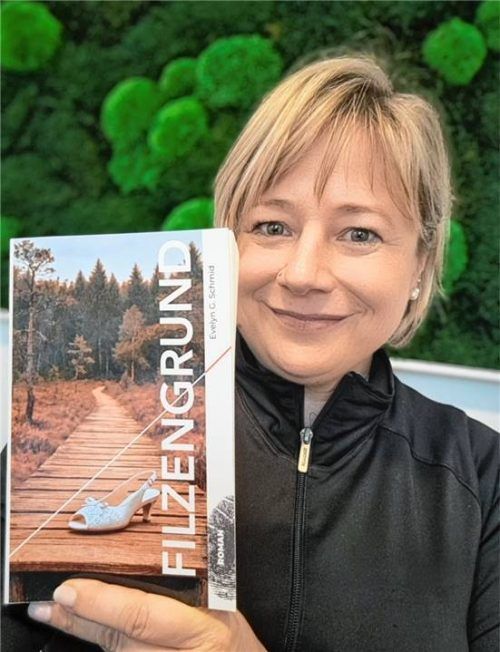 Eine Autorin, die ihren ersten Kriminalroman geschrieben hat: Evelyn Schmid. Foto Mix