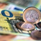 Verliebte Bänkerin veruntreut halbe Million