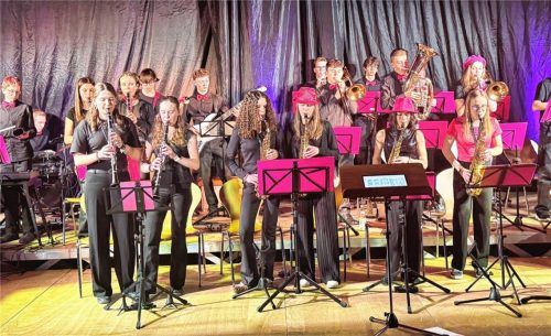 Eine starke Truppe: Die Big Band des Ruperti-Gymnasiums überzeugte beim ersten eigenen Konzert mit viel Können und noch mehr Spielfreude.Fotos Kreibich