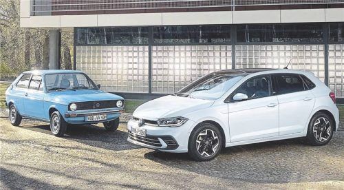 Einst und jetzt: Vor 50 Jahren wurde der erste Polo von Volkswagen präsentiert (li.), das aktuelle Modell ist das sechste der Baureihe. Foto VOLKSWAGEN