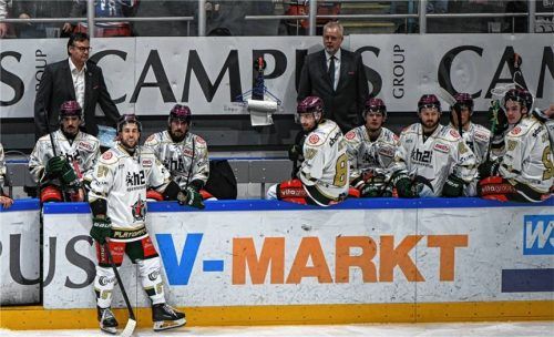 Enttäuschung auf der Starbulls-Bank: So sieht die OVB-Sportredaktion das Aus der Grün-Weißen im DEL2-Viertelfinale.Foto Marko Aleksic