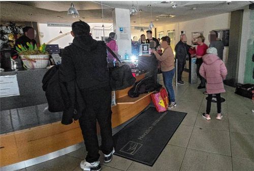 Enttäuschung in den Chiemgau Thermen. Aufgrund des Stromausfalls musste die Wellness-Oase geräumt werden. Foto Ammelburger