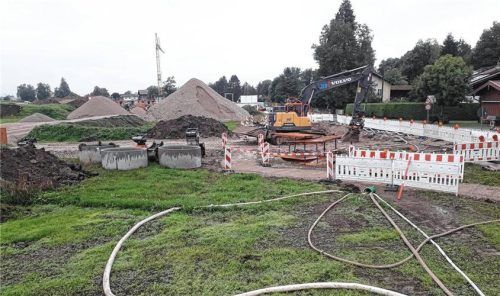 Erfolgreich abgeschlossen wurden im vergangenen Jahr die Erschließungsarbeiten im entstehenden Baugebiet an der Tüttenseestraße in Grabenstätt. Der Wasserbeschaffungsverband Grabenstätt hat 380 Meter Wasserleitungen neu verlegt. Foto Müller