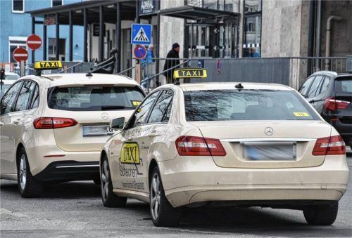 Fahrten mit dem Taxi werden in Rosenheim ab August teurer. Foto Peter Schlecker
