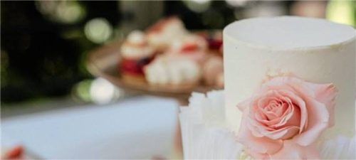 Für den großen Tag entstehen bei Franziska Mächl Hochzeitstorten nach den Wünschen des Brautpaars.