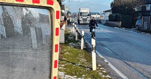 Für mehr Sicherheit und zum Lückenschluss im Radwegenetz soll entlang der Trostberger Straße ein Geh- und Radweg gebaut werden.Foto  Honervogt