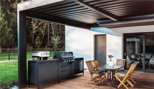 Funktionale Möbel in der Outdoor-Küche.Foto VDM