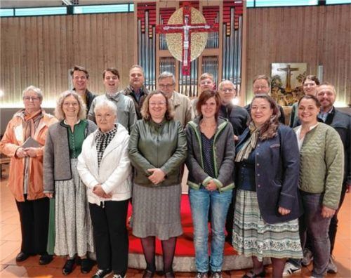 Gemeinsam präsentierten sich scheidende und neue Mitglieder des Stadtkirchenrates beim Festgottesdienst in der Kirche Wiederkunft Christi. Foto re