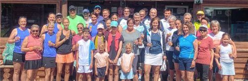 Glückliche Gesichter gab es bei der Saisoneröffnung des Tennisclubs Kolbermoor. Foto re
