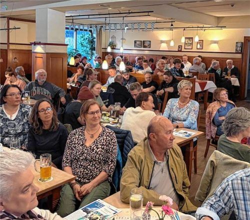 Groß war das Interesse bei der Bürgerversammlung in Eggstätt.Foto  Kirchner /