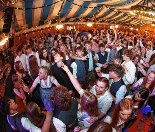 Gute Stimmung herrschte 2025 bei der Garser Au-Dult. Trotzdem galt das Fest als gefährdet. Doch jetzt geht es weiter. Foto Stuffer